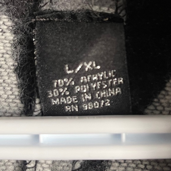 Patterned Vest - Picture 3 of 4